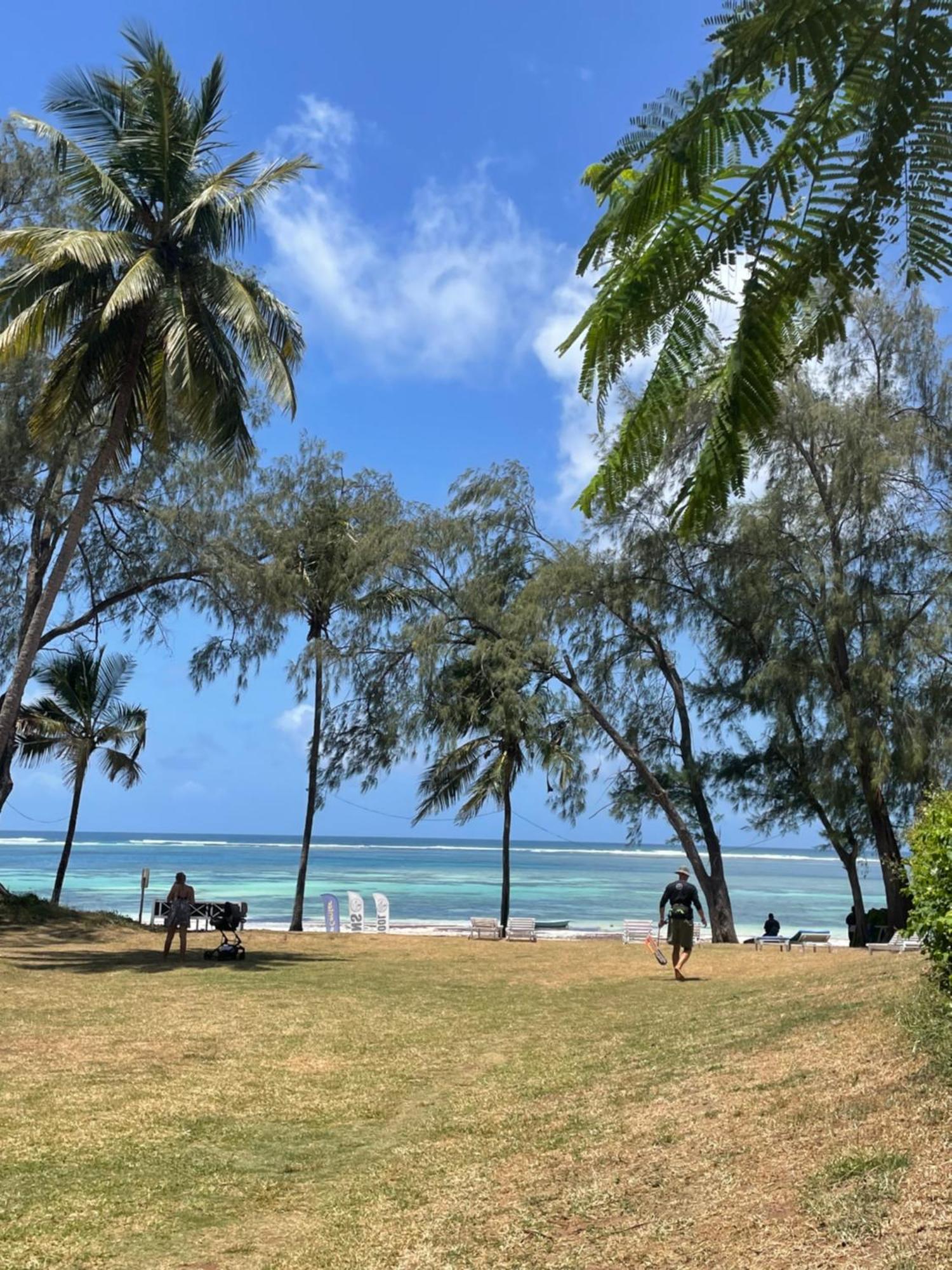 Stilts Diani Beach Exterior photo