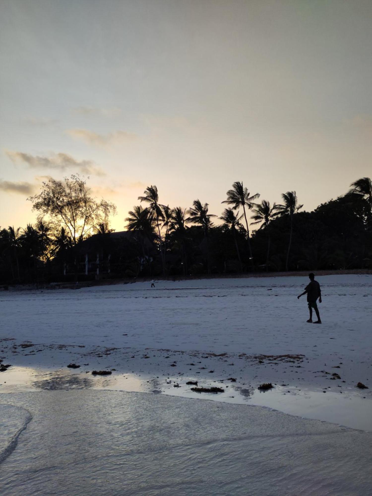 Stilts Diani Beach Exterior photo